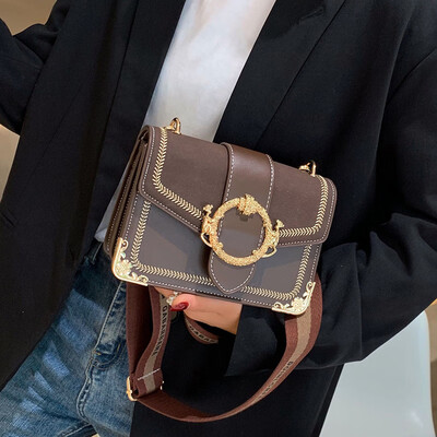 

Senior sense bag female 2019 new Korean fashion retro matte wild wide shoulder strap shoulder slung small square bag