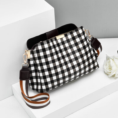 

Little girl spring&summer fashion rhomboid single shoulder bag wide shoulder belt Korean version of the woman slanted handbag