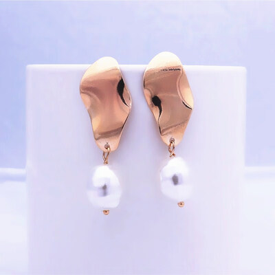 

Irregular Round Freshwater Pearls Earrings for Women Baroque Gold Color Geometric Korea Fashion Jewelry Hanging Earrings Gift