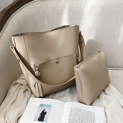 

Summer Sen is a big bag a new 2019 network celebrity a large capacity bucket bag a simple portable womens bag a single should