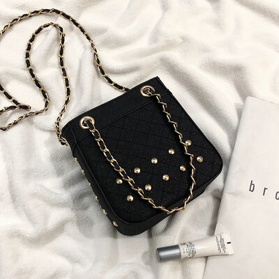 

Ins super fire bag female 2019 new Korean fashion wild texture rivet chain shoulder slung small square bag