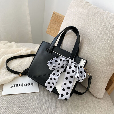 

Summer new bag female foreign gas 2019 new Korean version of the wild single shoulder slung fashion portable scarf small square bag