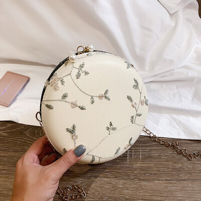 

Small fresh fairy fashion embroidered chain slung small round bag 2019 new casual temperament wild shoulder bag