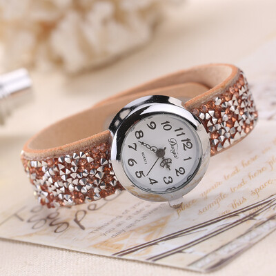 

New hot womens Korean velvet quartz watch fashion rhinestone rivet student bracelet watch
