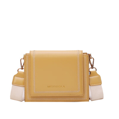 

The Korean version of Little Girl Tide in Summer is super hot with simple chains one shoulder slanting bag&ins