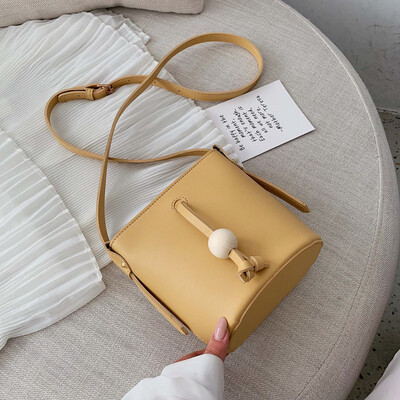 

Joker bag 2019 new texture foreign style shoulder Messenger bag summer fashion simple bucket bag