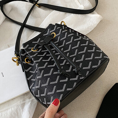 

2019 mini bag womens new printed shoulder Messenger bag bucket bag French minority summer womens bag