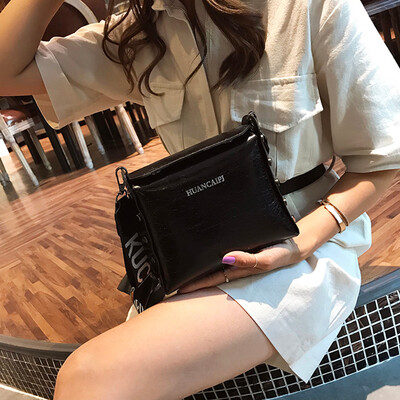 

Tailored Women One-shoulder Portable Messenger Bag Patent Leather Bright Burst Crack