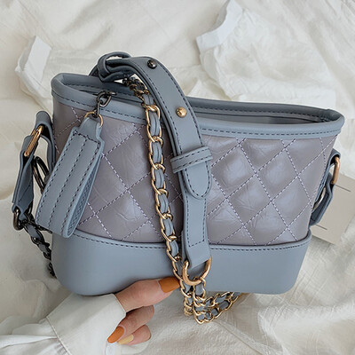 

Female 2019 new Lingge chain bag fashion small fragrance wind stray bag shoulder slung small square bag Hong Kong wind