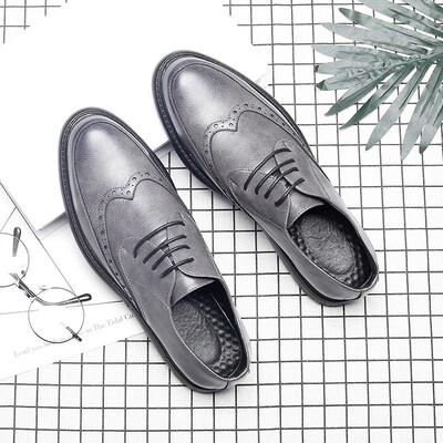 

Spring Bullock mens shoes carved retro old belt British round head Korean version of the tide shoes mens casual shoes men