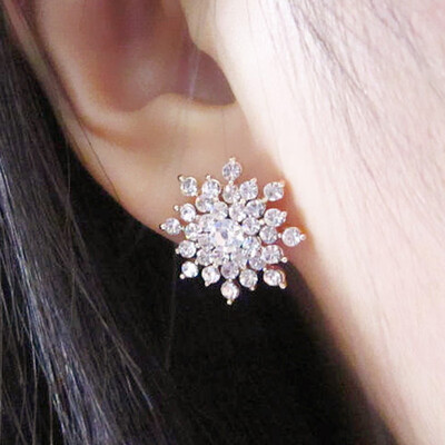 

EK931 Fashion Vintage Leaf Feather Wing Flower Crystal Pearl Triangle Coin Heart Bowknot Stud Earrings For Women Jewelry Gift