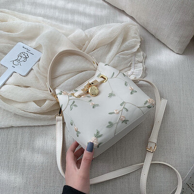 

Fairy bag female 2019 summer new wave Korean version of the wild Messenger bag simple shoulder fashion lace bucket bag
