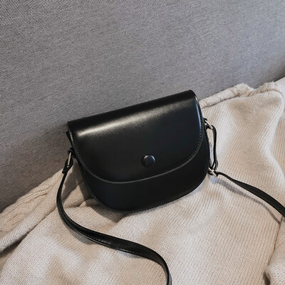 

Sen retro small bag female 2018 new Korean version of the wild semi-circle saddle bag texture solid color shoulder Messenger bag