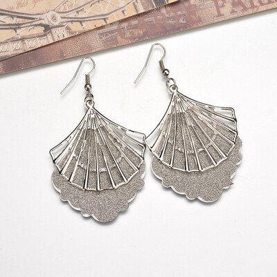 

In 2019 the latest design brand minimalist scalloped ladies matte earrings are women