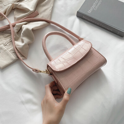 

Advanced sense of foreign style womens bag texture crocodile pattern portable bag new 2019 simple retro small square bag Messenge