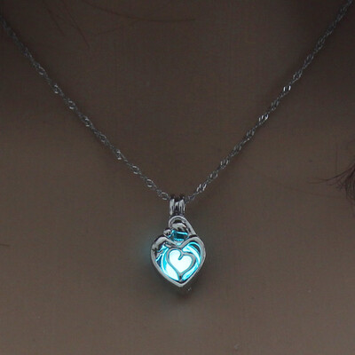 

Glow in the Dark Fashion Women Love Heart-shaped Hollow Pendant Chain Necklace