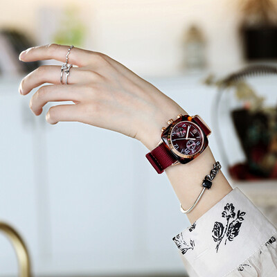 

Ins minority network celebrity same watch female couple watch fashion trend Korean version of large dial quartz literature&art