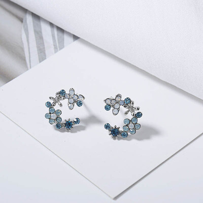 

Cute Korean Personality Small Flower Stud Earrings For Women Temperament Simple Fashion Metal Female Stud Earrings
