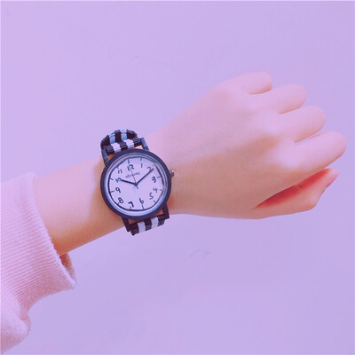 

Uzzang Creative Lovely Leisure Korean Watch Simple Cloth Strap Graffiti Hand-painted High School Students for Men&Women Couple