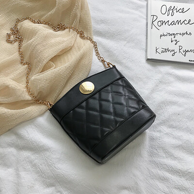 

Advanced sense of the ocean bag female 2019 summer new rhombic embroidery line bucket handbags chic chain Messenger bag
