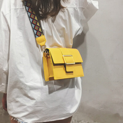 

Ins super fire bag diagonal cross bag female 2019 new wave Korean version of the wide shoulder strap small square bag wild girl Messenger bag