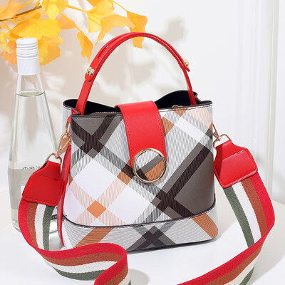 

The new little girl bag is simple&easy to carry a bucket a single shoulder bag a fashion ladys oblique satchel a handbag