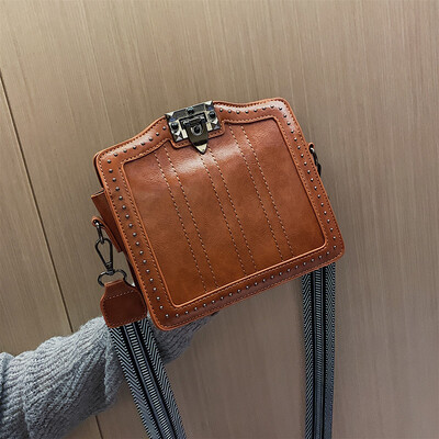 

Bag female new wild buckle single back Messenger bag fashion broadband rivet small square bag tide