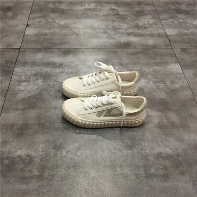 

2019 spring new canvas shoes female foundation small white shoes female Joker Korean student board shoes