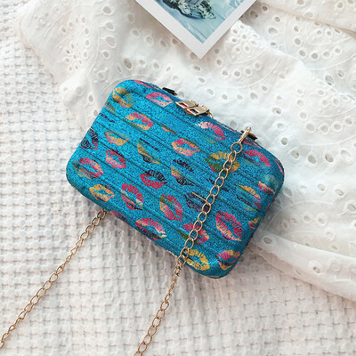 

2019 new casual wild chic lip print personality Messenger bag female fashion tide sequins chain shoulder small square bag