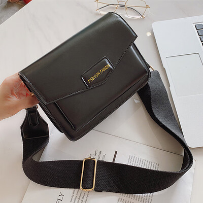 

Female 2019 new Korean version of ins super fire temperament Joker small square bag chic fashion shoulder diagonal bag