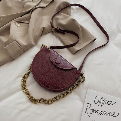 

Texture simple small bag fashion retro crocodile grain high-grade gas womens bag new 2019 oblique saddle bag