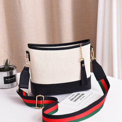 

Female bag portable Korean version of the fashion simple small square bag trend single shoulder Messenger bag wandering bag female