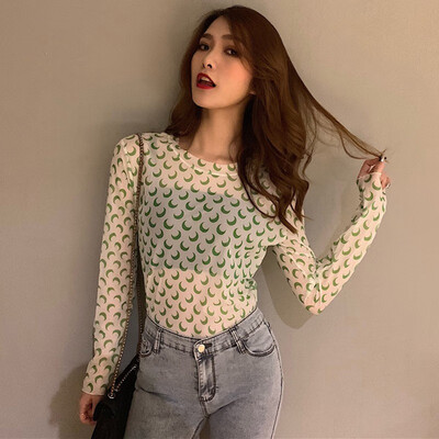 

Woman Slim Moon Pattern Print Long-sleeved T-shirt Beautiful Sunscreen Shirt