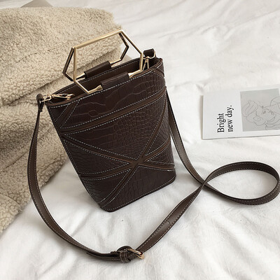 

Bag female 2019 new wave Korean fashion wild stitching crocodile pattern casual billiard shoulder slung bucket bag