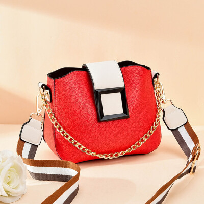 

On the new ladies summer fashion Joker Korean tide shoulder Messenger bag chain small square bag