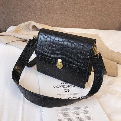 

Chobani 2019 new South Korea ins fashion simple crocodile pattern solid color flip bag shoulder diagonal tide handbag
