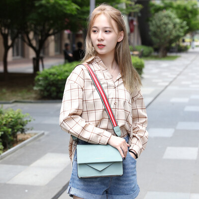 

Summer small bag female new wave Korean version ins wild fashion broadband ladies shoulder Messenger bag