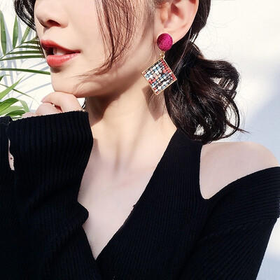 

Advanced sense of small temperament earrings long personality earrings wild fashion earrings fashion earrings popular earrings tre