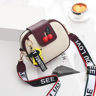 

On the new womens bag tide Korean version of Joker shoulder bag messenger bag girl fashion casual simplicity