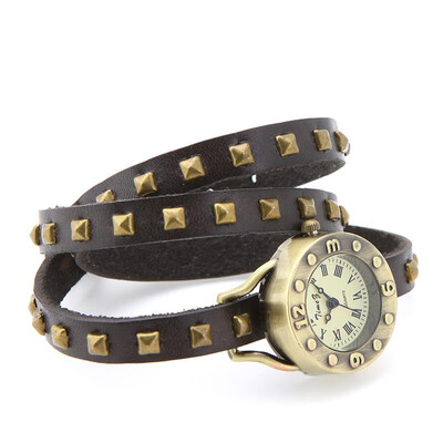 

Womens Vintage Rivets Bracelet Wrist Watch