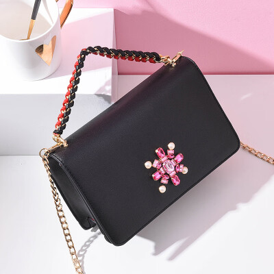 

The Korean version of the high-grade feeling bag is full of elegance&elegance The simple fashionable chic chain is inclined t