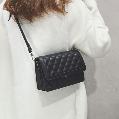 

Net red small black bag simple port wind retro small square bag on the new small bag female 2019 new wave Korean version of the Messenger bag