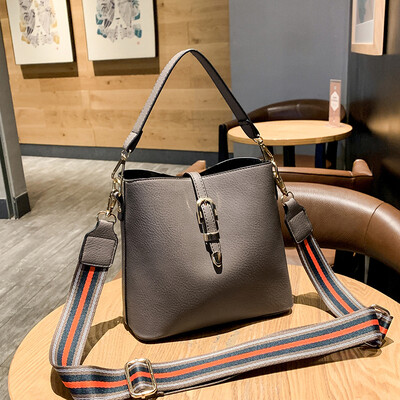 

Shangxin Xiaoxia Chao Baitao single-shoulder lock Bucket Bag Fashion inclined Lady Bag Handbag
