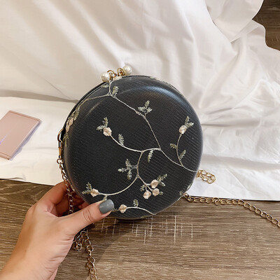 

Small fresh fairy fashion embroidered chain slung small round bag 2019 new casual temperament wild shoulder bag