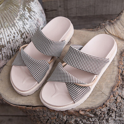 

Outside the slippers wear the word ulzzng womens sandals flat soles Roman shoes womens Korean version of beach shoes