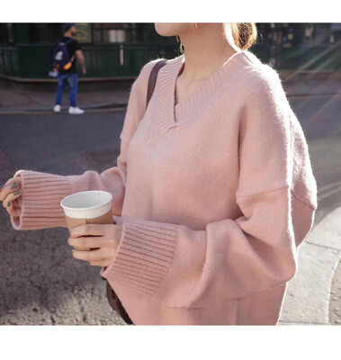 

The 2018 Korean dongmen autumn&winter new womens wear languid pink loose cover head han version plus thick V neck sweater