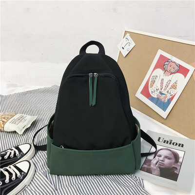 

Girlsschoolbags in junior high school
