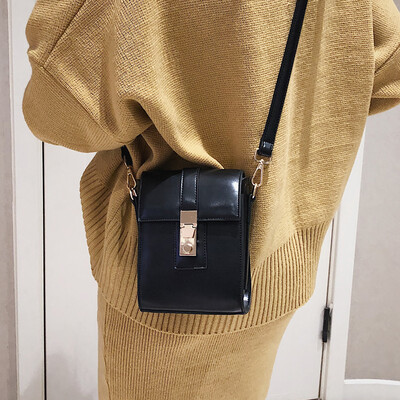 

Small bag female 2019 new Korean version ins super fire student simple mobile phone bag wild fashion shoulder Messenger bag