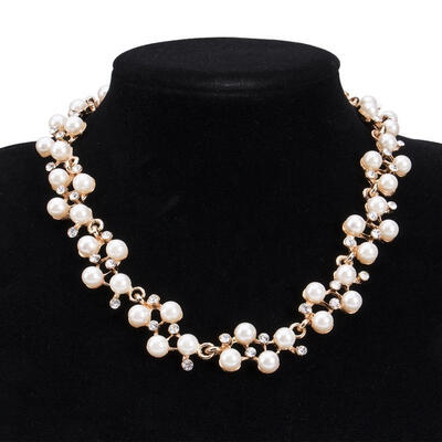 

Elegant Women Exaggerated Rhinestone Pearl Texture Fashion Short Necklace
