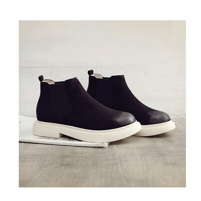 

Female winter new solid color short boots European station 2018 flat bottom plus velvet high shoes sanding leather Martin boots ti